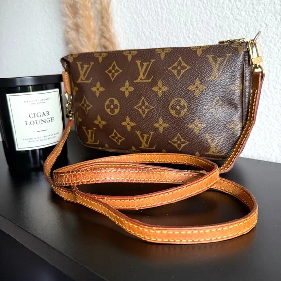 🌾AUTHENTIC Louis Vuitton Pochette with ORIGINAL LV strap🌾 - Picture 9 of 15